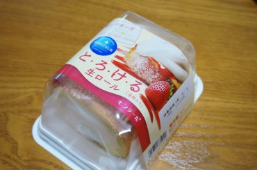 とろけるロール 苺レアチーズ