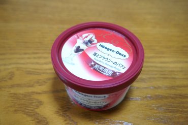 いちごとブラウニーのパフェ