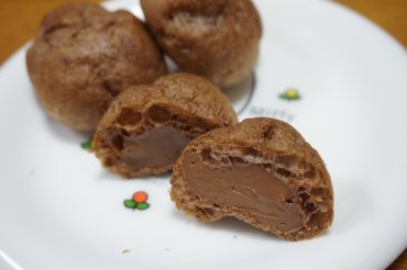 生チョコを包んだプチシュー