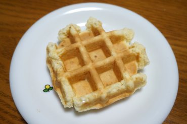 メロンパンをワッフルにしちゃいました