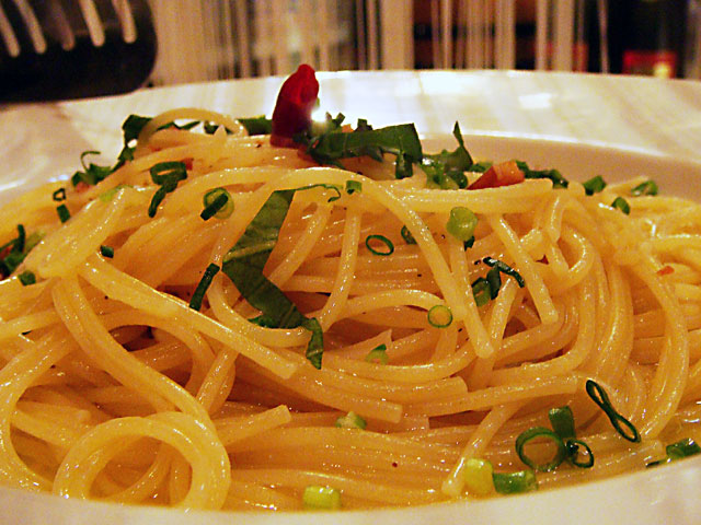 唐辛子とにんにくパスタ(ペペロンチーノ)