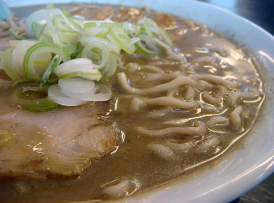 濃厚煮干ラーメン「高橋中華そば店」