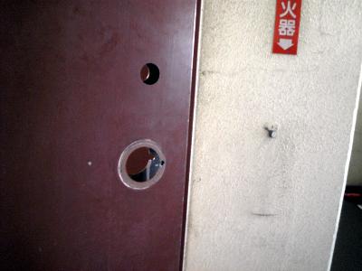 新たな貫通穴(室外側)