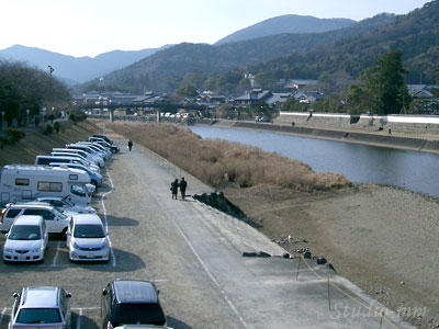 河川敷駐車場