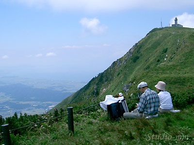 伊吹山山頂でお弁当