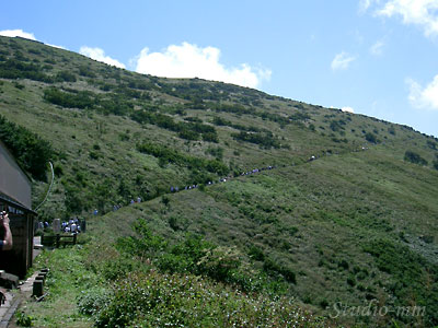 登山道遠景
