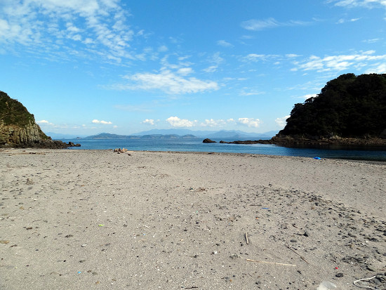 沖の島 浜辺
