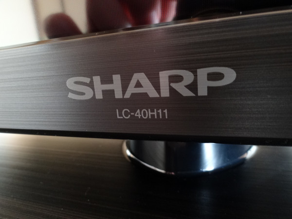 レビュー] シャープのAQUOS「LC-40H11」は、とにかくシンプルなテレビ