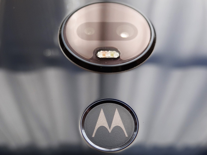 Moto G7 Plus 背面カメラ 背面指紋認証