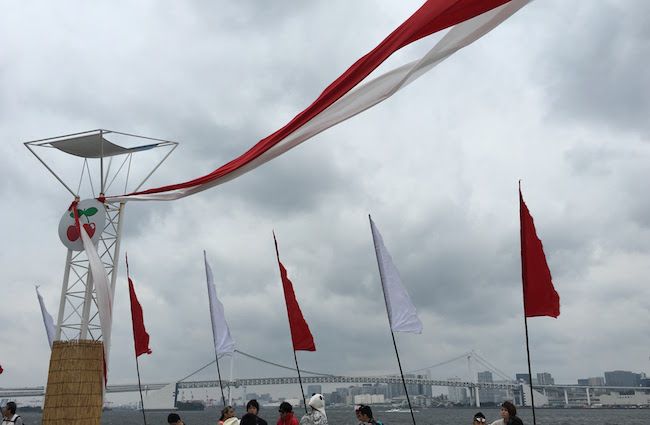 会場の晴海客船ターミナルから見える海