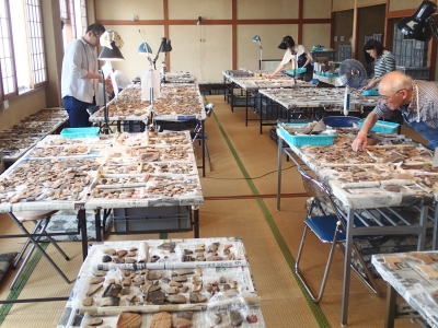 土器の接合作業