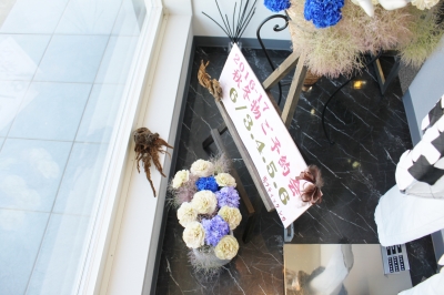 ショーウインドウ ディスプレイ いわき市小名浜の花屋 花国湘南台店