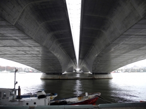 柳都大橋