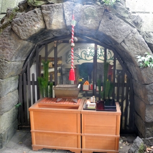 岩谷弁天