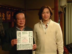南保と色紙当選のベテラン会員さん