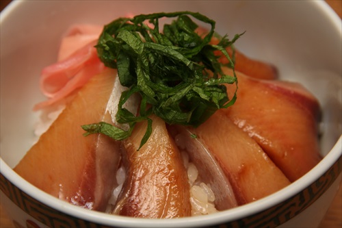 ブリの漬け丼