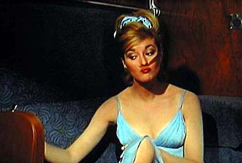 ダニエラ・ビアンキ直筆サイン入り超大型写真…007ロシアより愛をこめて ダニエラ・ビアンキ直筆サイン入り超大型写真…Daniela〜 - メルカリ