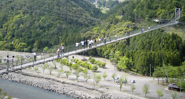 奈良県十津川村谷瀬吊り橋