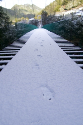 雪の猿飼つり橋2