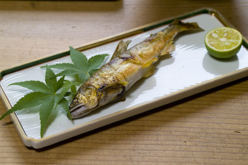 滝の湯 天然鮎塩焼き