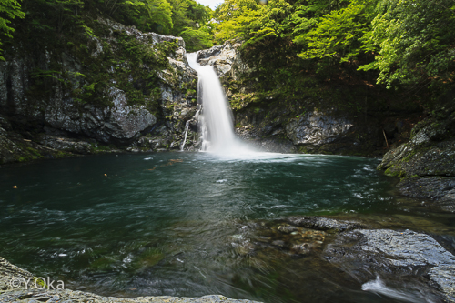 瀬野の滝マイナスイオンの滝