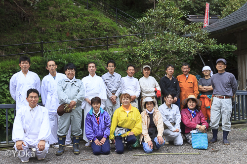 玉置神社花がら摘み