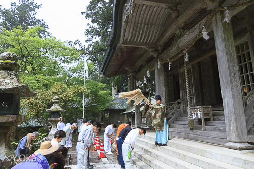 玉置神社花がら摘み