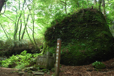 奥の院