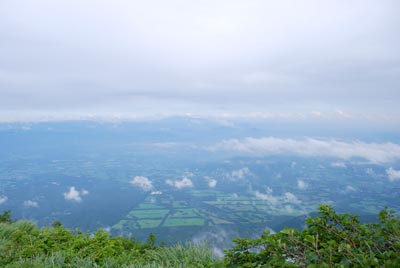 雲が晴れてきた下りでの眺め