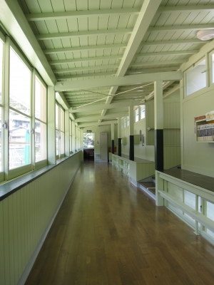 八幡浜市立日土小学校・廊下
