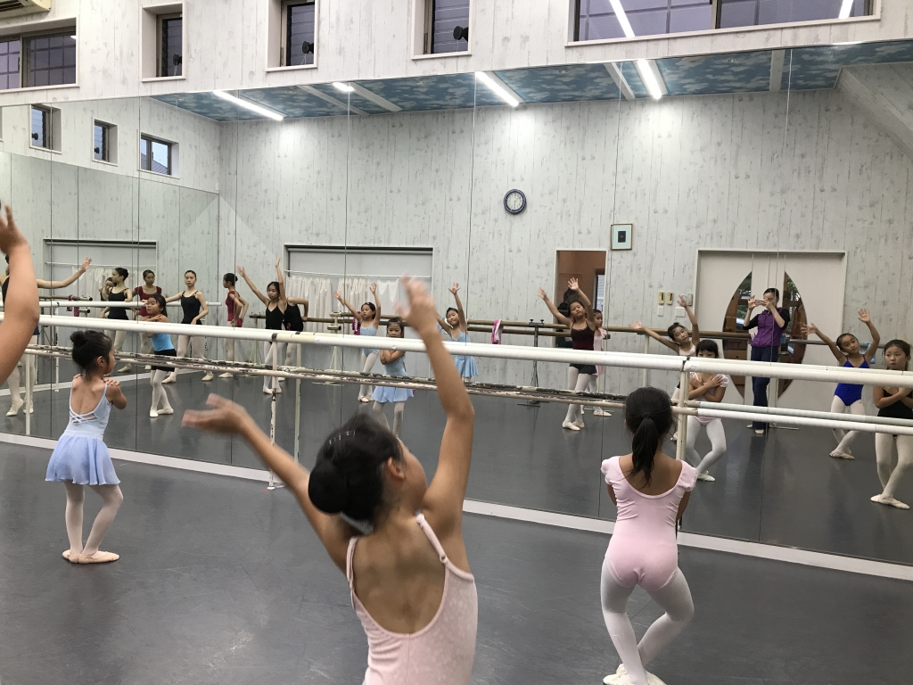 バレエスクールブログレッスン 明日は発表会前最後のレッスン！！ | エツコバレエスクールブログ -Etsuko. Ballet School Blog-