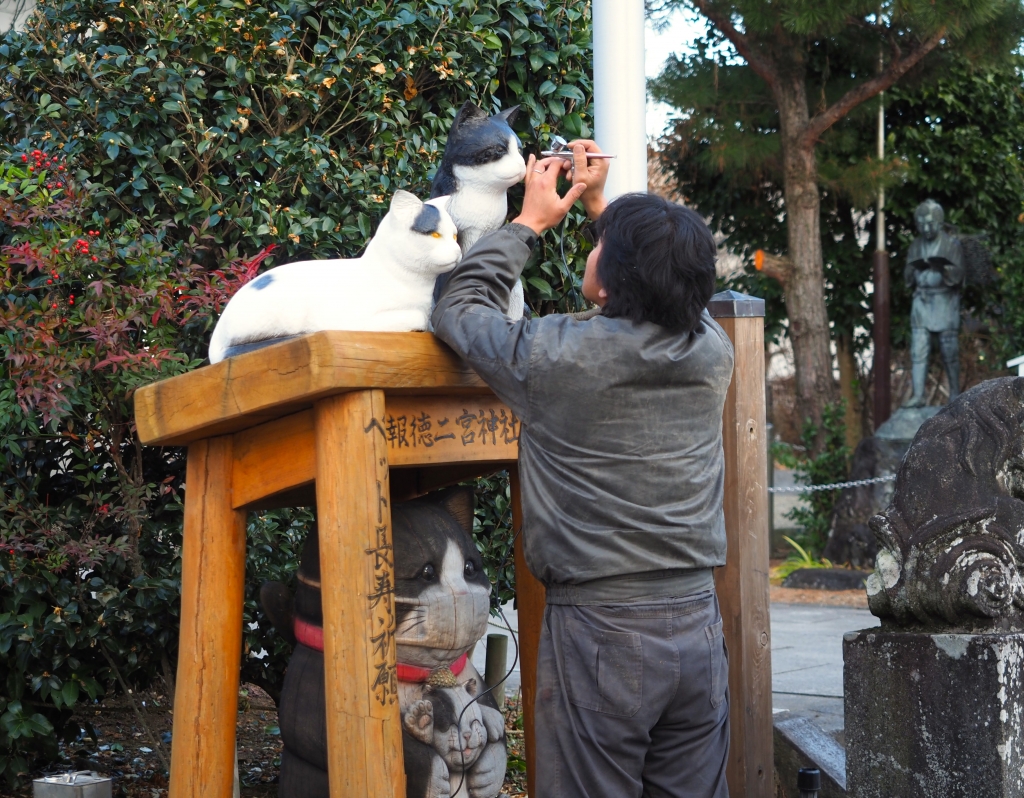 詳細不明 掛け軸 二宮尊徳？ 猫の木像」の奉納 | 報徳二宮神社だより