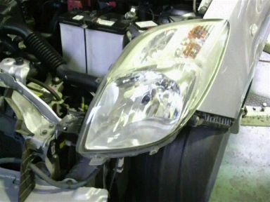 トヨタ ヴィッツのヘッドライト交換 | 車検 奈良市 法華寺モータース