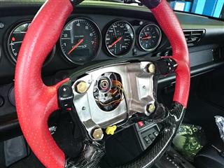 ポルシェ993のホーンパッドに軽く触れるだけで、鳴ってしまう修理 続き