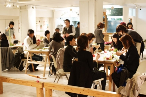 花を束ねる。2012-02-13