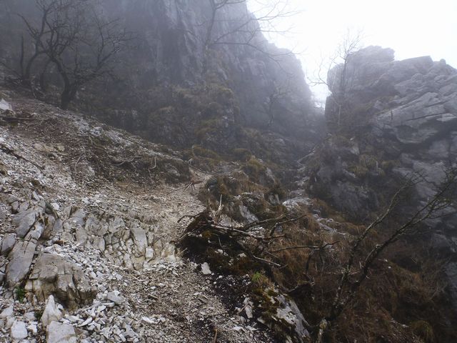 石立山