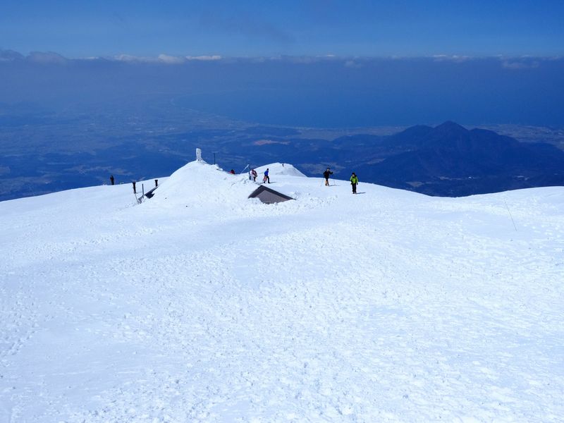 大山頂上避難小屋