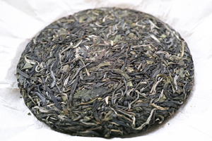 倚邦古樹青餅2014年・明後プーアル茶
