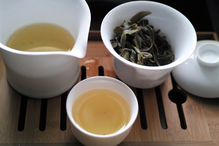 瑶洞古樹青餅2015年