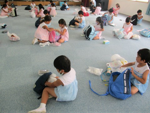 昭和保育園　お泊り　裸 お泊まり保育荷物チェック（年長） | 瑞光幼稚園・瑞光第二幼稚園のブログ