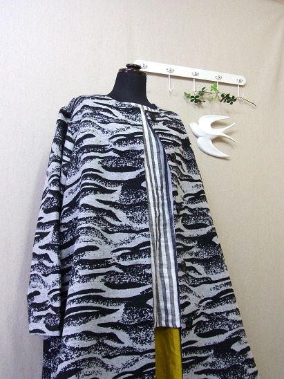 unrobe 刺繍コート 送料無料】unrobe 花柄刺繍オーバーサイズコート 