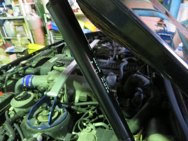 70スープラ ボンネットダンパー＆オイル交換 | MAI日記！