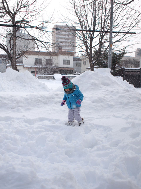 札幌のマンション前にて