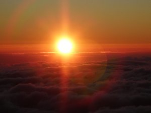 雲に沈む太陽