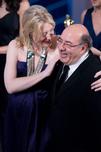 ケイトに祝福されて我を忘れる美術さん