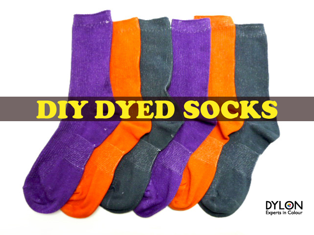 DIY DYED SOCKS