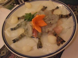Fresh Seafood Dippped in Hotpot