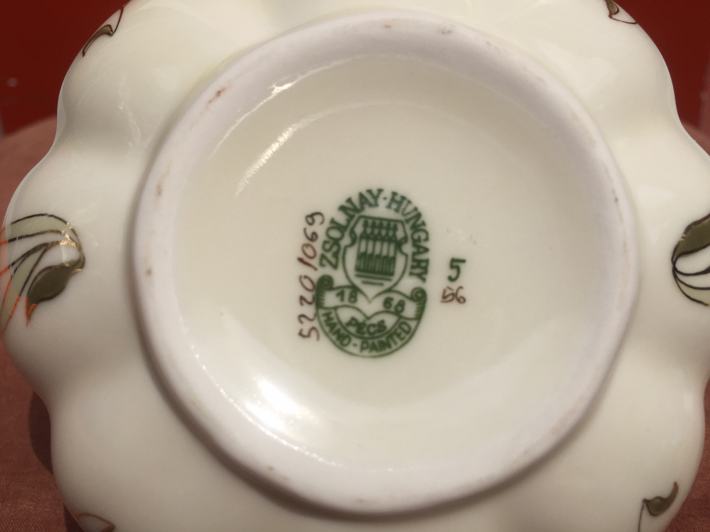 【美品】ハンガリー　ZSOLNAY　ジョルナイ　手描き　カーネーション　花瓶 美品】ハンガリー ZSOLNAY ジョルナイ 手描き カーネーション