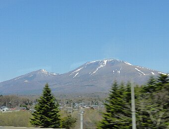 春の浅間山