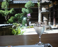 「蒼」中庭